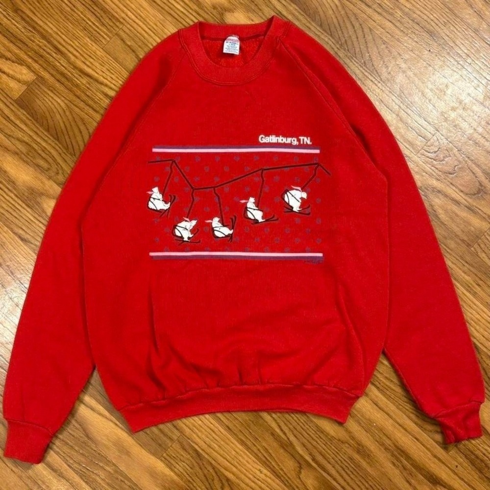 Red vintage 90s Gatlinburg TN crewneck sweatshirt Size L